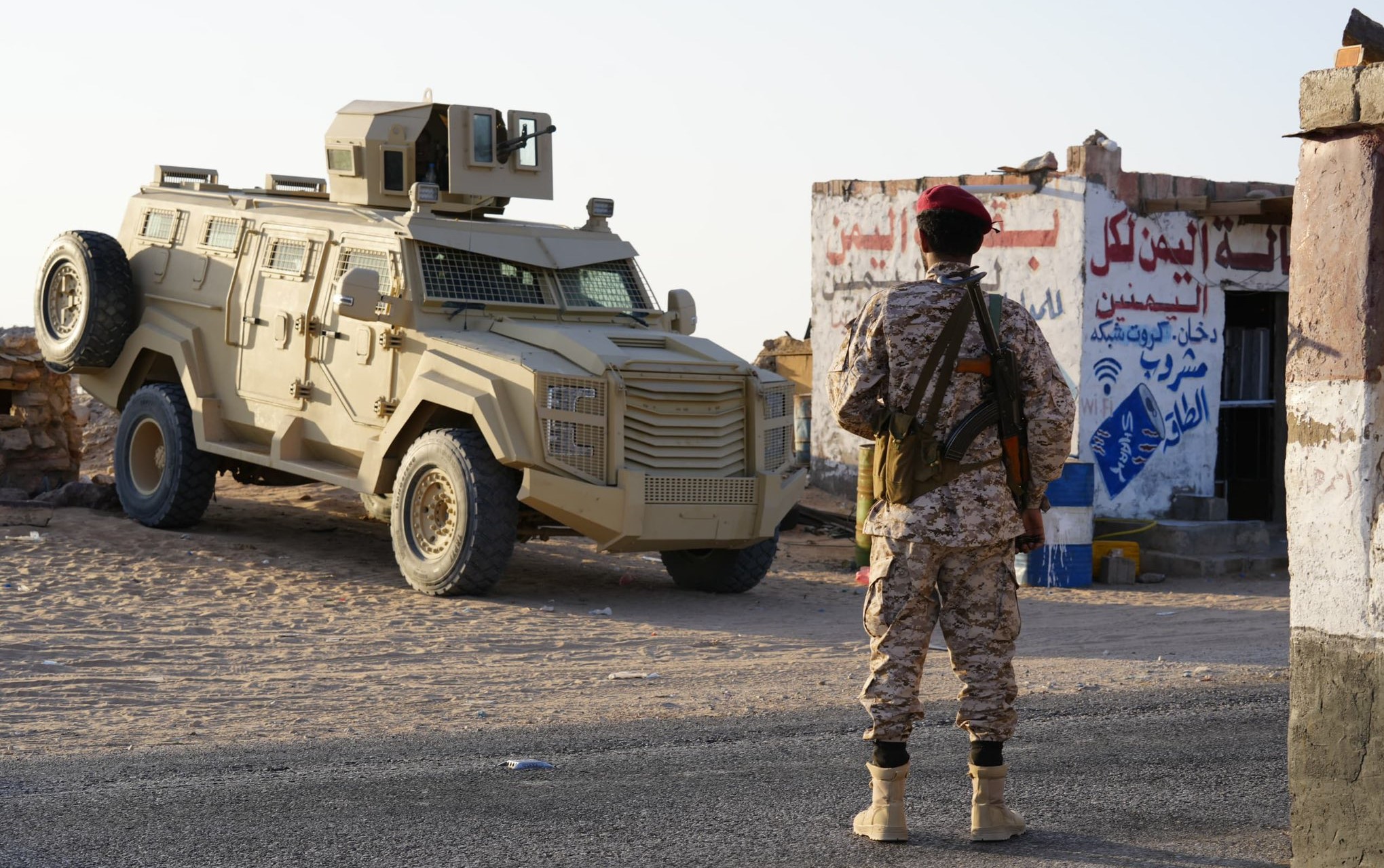 تحشيدات عسكرية كبيرة إلى صحراء حضرموت ومناطق الحدود مع السعودية